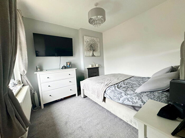 3 Bedroom Semi-Detached House For Sale In Woodfield Road, Dudley, DY3