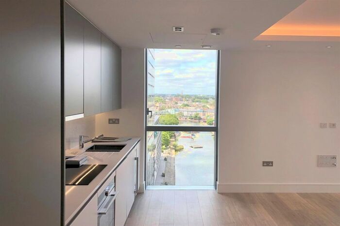 2 Bedroom Flat To Rent In Carrara Tower, City Road, Islington, EC1V
