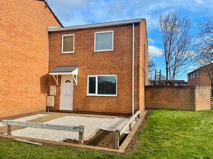 3 Bedroom Town House To Rent In Stonesdale Court, Alvaston, DE24