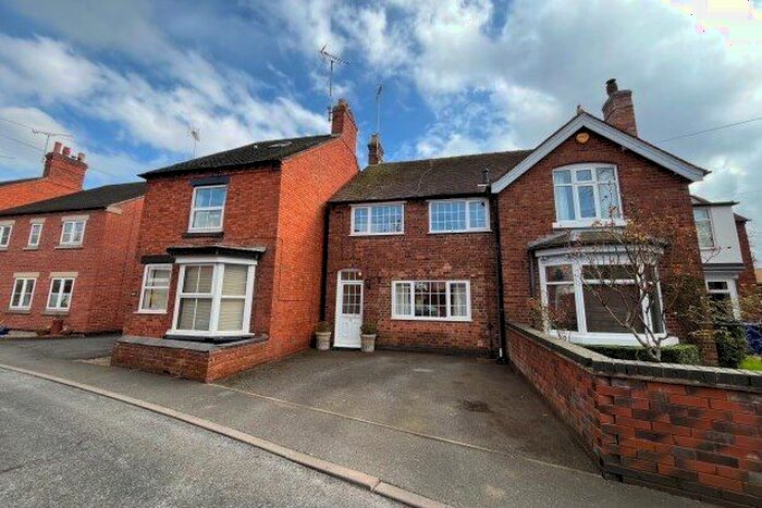 3 Bedroom Property To Rent In Dove Walk, Uttoxeter, ST14