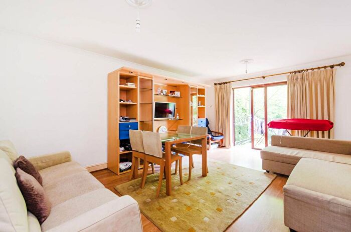 2 Bedroom Flat To Rent In Roxborough Park, Harrow On The Hill, Harrow, HA1