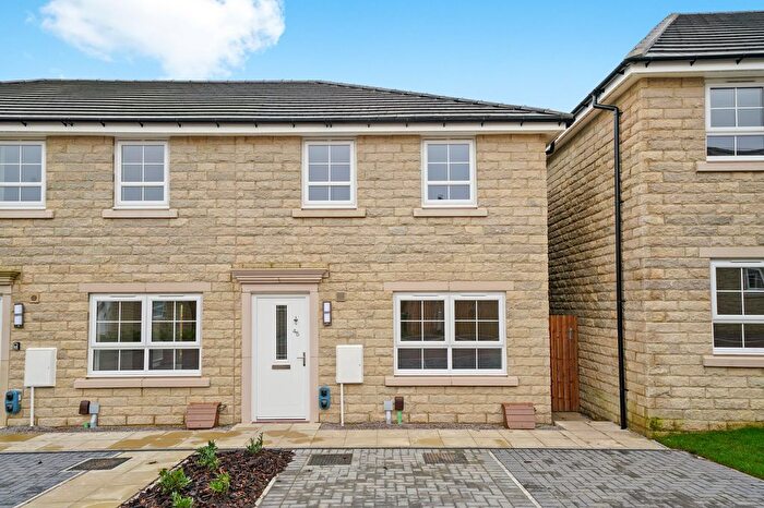 3 Bedroom Semi-Detached House To Rent In Pommell Drive, Eccleshill, Bradford, BD2