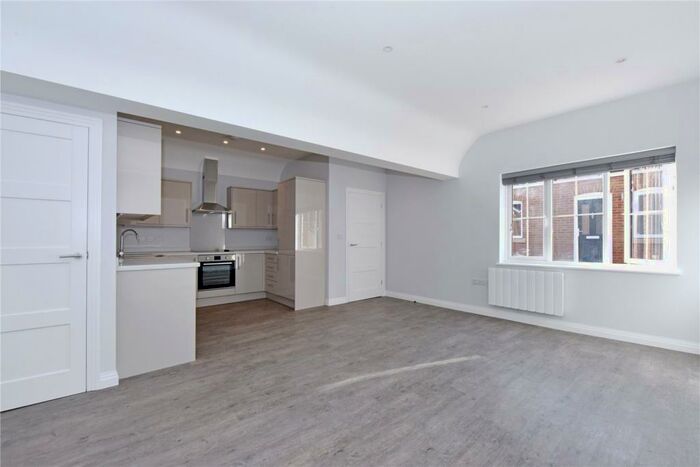 2 Bedroom Apartment To Rent In High Street, Marlow, Buckinghamshire, SL7