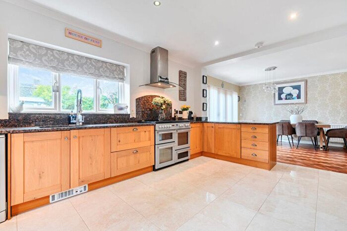 4 Bedroom Detached House For Sale In Birch Close, Aldwick, Bognor Regis, PO21