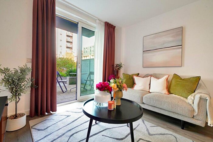 2 Bedroom Apartment To Rent In Farrier, M5