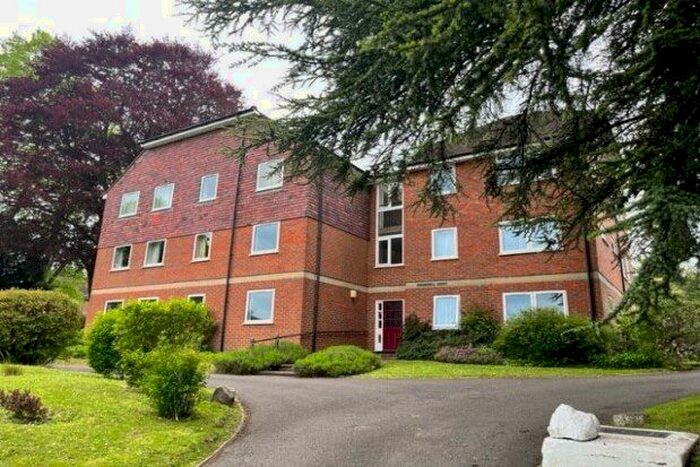 2 Bedroom Flat To Rent In Crundwell Court, Farnham, GU9