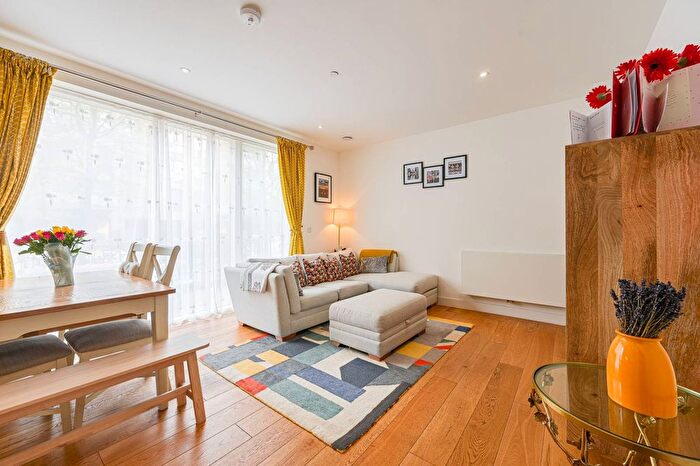 2 Bedroom Flat For Sale In Rennie Street, North Greenwich, London, SE10