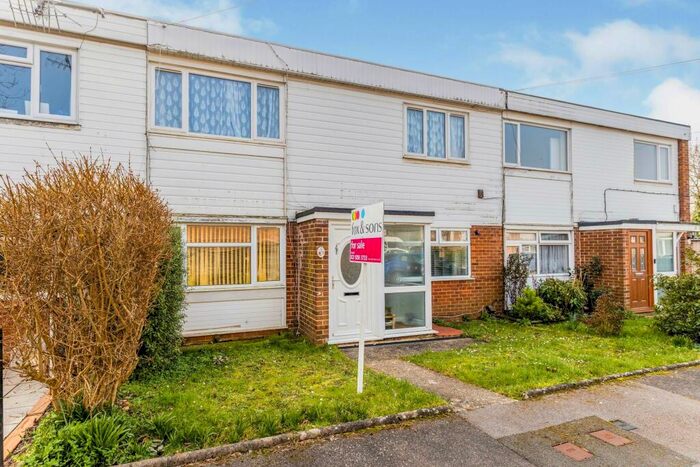 2 Bedroom Maisonette To Rent In Ash Close, Gosport, PO12