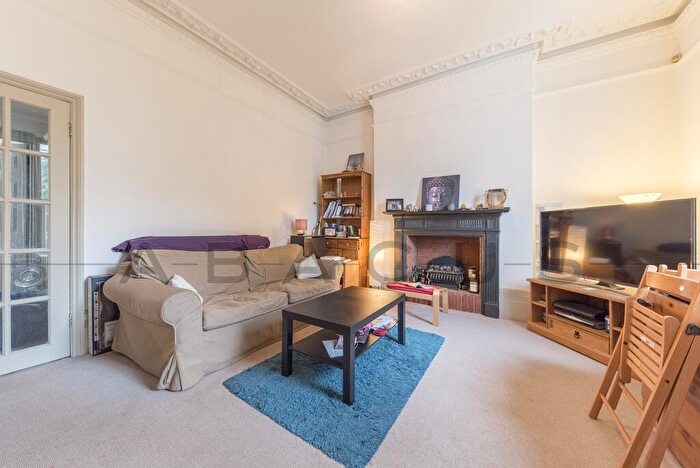 2 Bedroom Flat To Rent In Abbots Place, West Hampstead, NW6