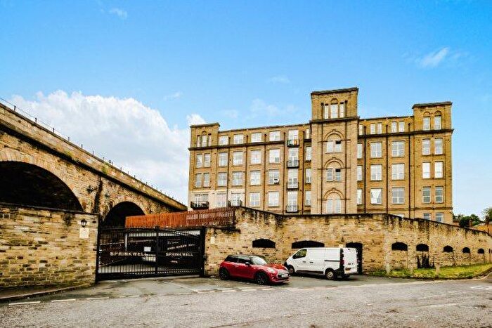 2 Bedroom Flat To Rent In Bradford Road, Dewsbury, WF13