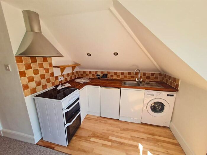 1 Bedroom Flat To Rent In Whitworth Crescent, Southampton, SO18