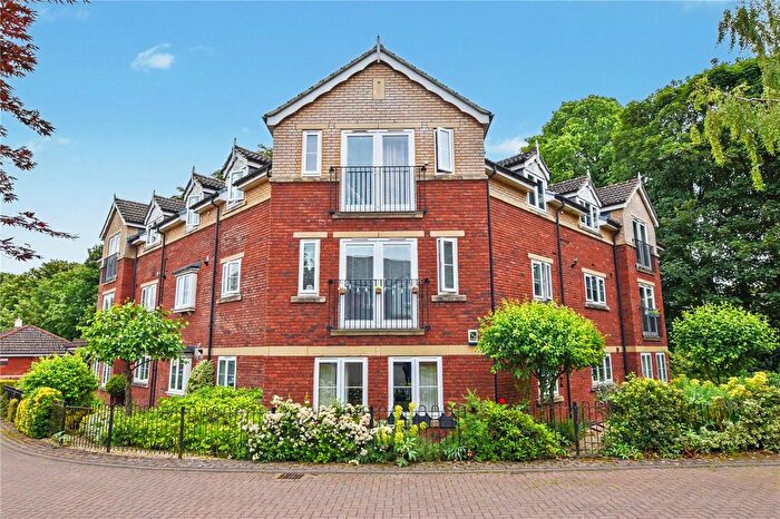 2 Bedroom Flat For Sale In Chestnut Gardens, Morley, Leeds, LS27