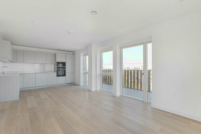 2 Bedroom Apartment To Rent In Seagull Lane, London, E16