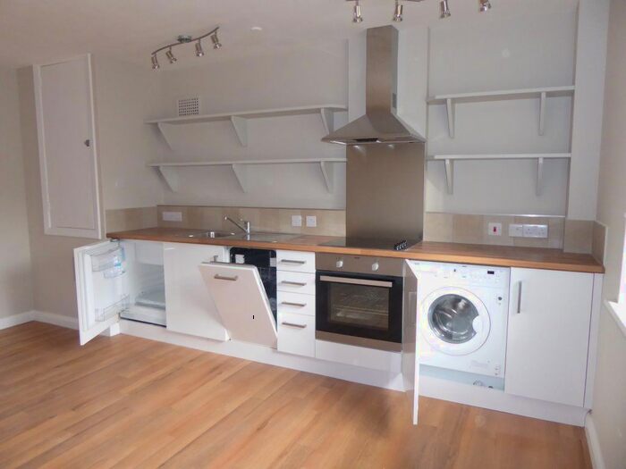 1 Bedroom Flat To Rent In Bed U/F Marlowe Ct, King St, Canterbury, CT1