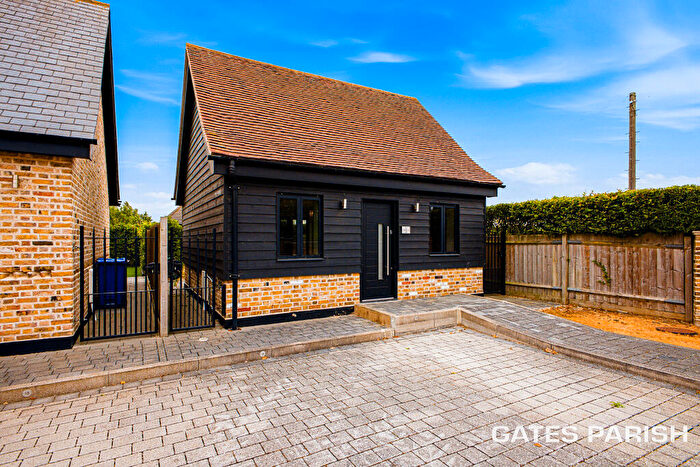 1 Bedroom Detached House For Sale In Dennises Lane, South Ockendon, RM15