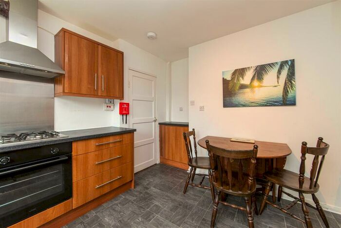 3 Bedroom Flat To Rent In Shield Street, Shieldfield, Newcastle Upon Tyne, NE2