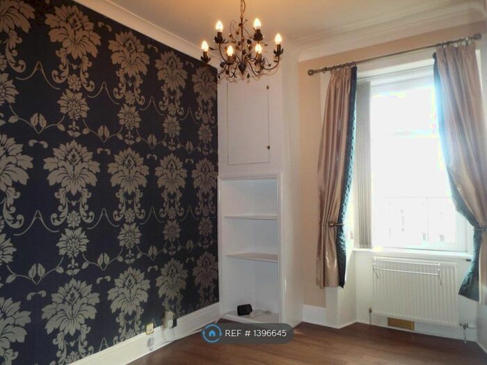 2 Bedroom Flat To Rent In Meadowpark Street, Glasgow, G31