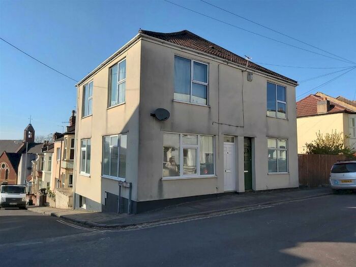 2 Bedroom Maisonette To Rent In Somerset Terrace, Windmill Hill, Bristol, BS3