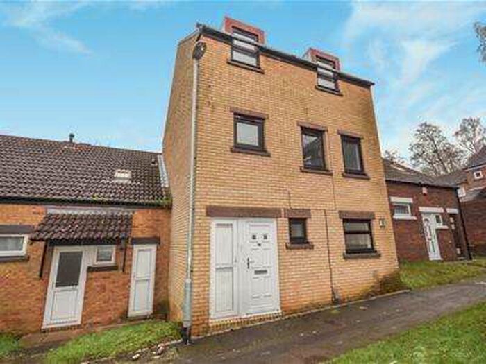 5 Bedroom Terraced House To Rent In Cissbury Road, Briar Hill, Northampton, NN4