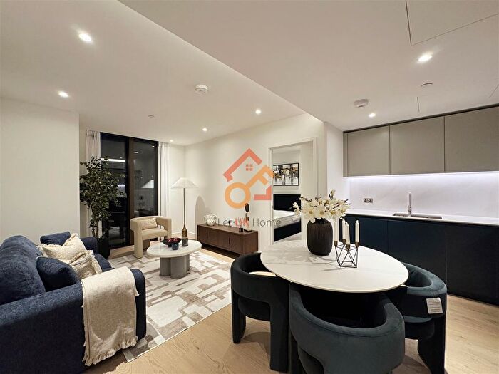 2 Bedroom Flat To Rent In Harcourt Tower, Marsh Wall, London, E14