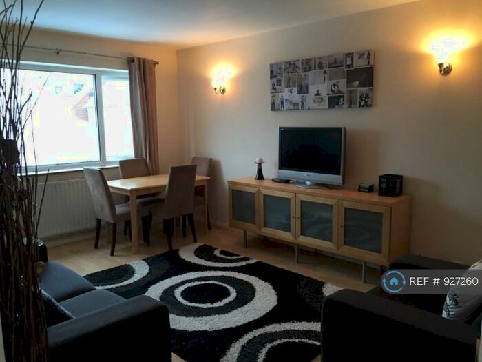 2 Bedroom Maisonette To Rent In Cumberland Close, Little Chalfont, HP7