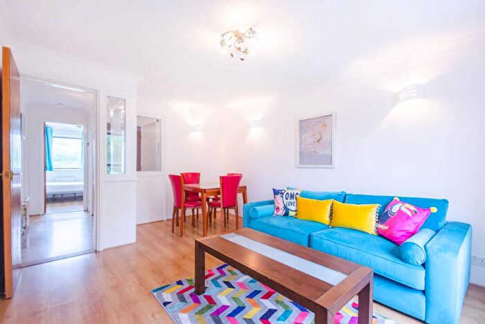 2 Bedroom Flat For Sale In Horseshoe Close, Docklands, London, E14