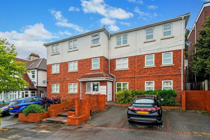 1 Bedroom Flat To Rent In Wanstead Lane, Ilford, IG1