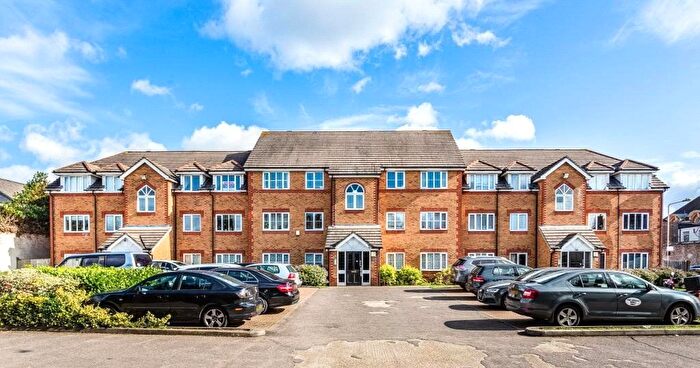 2 Bedroom Flat To Rent In Gillards Mews, Walthamstow, London, E17