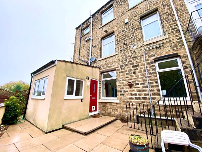 4 Bedroom Terraced House To Rent In Lowergate, Paddock, Huddersfield, HD3