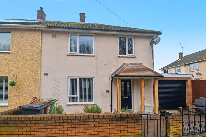 3 Bedroom Semi Detached House For Sale In Woodnewton Way, Corby, NN17