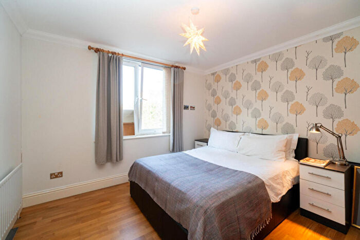 2 Bedroom Apartment To Rent In Pentonville Road, London, N1