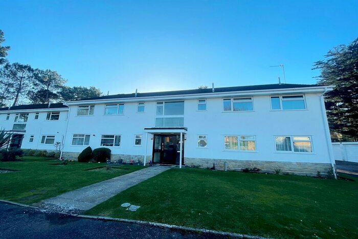 2 Bedroom Flat To Rent In Ferndown, BH22