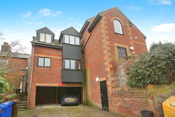 2 Bedroom Flat For Sale In Spring Hill, Crookes, Sheffield, S10