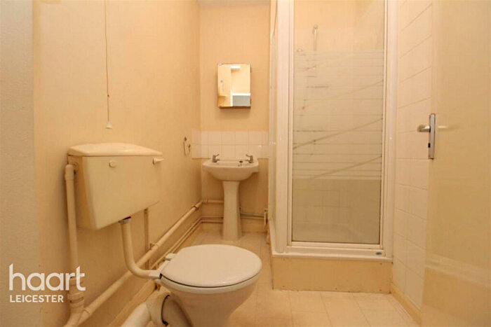 1 Bedroom Flat To Rent In Glenfield Road, Leicester, LE3