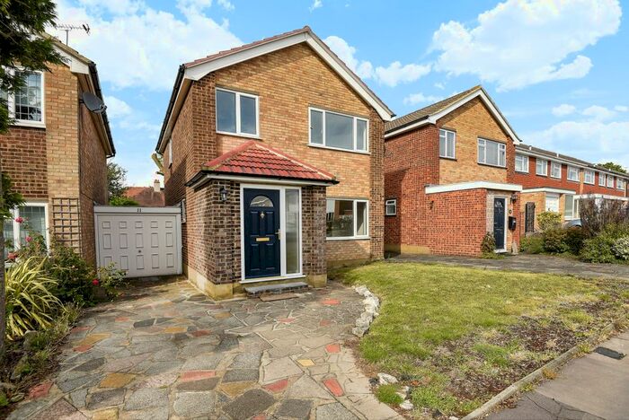 3 Bedroom Link Detached House To Rent In Gumping Road, Orpington BR5