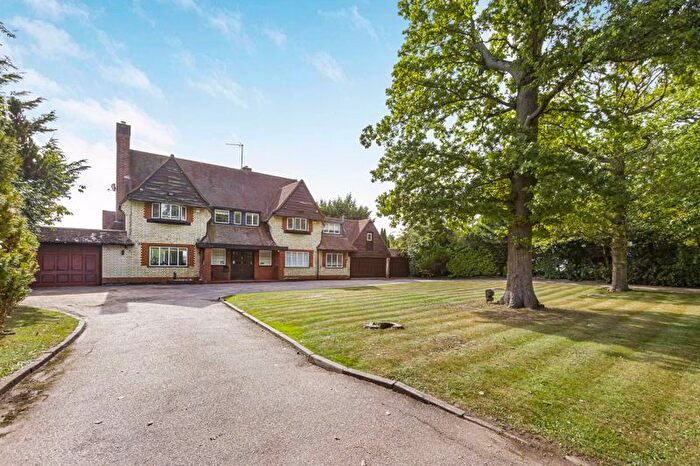 6 Bedroom Detached House For Sale In The Ridgeway, Cuffley, EN6