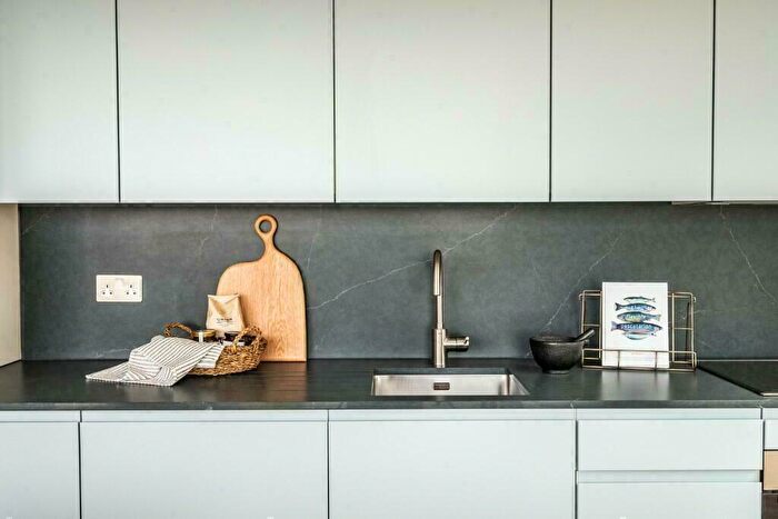 2 Bedroom Apartment To Rent In Commercial Way, Woking, Surrey, GU21