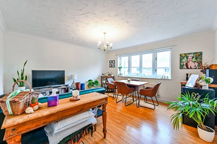 2 Bedroom Flat To Rent In Green Lanes, Finsbury Park, London, N4