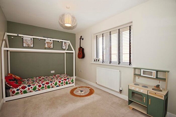 2 Bedroom Semi-Detached House For Sale In Upperfield Road, Warwick, CV34
