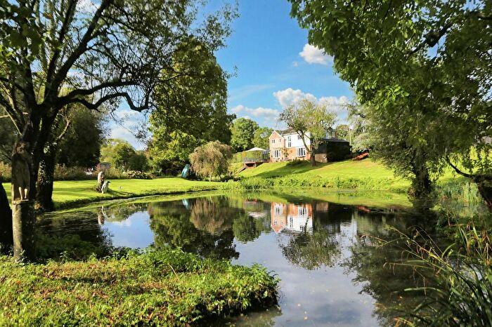 4 Bedroom Detached House For Sale In Netherhill, Botley, SO32