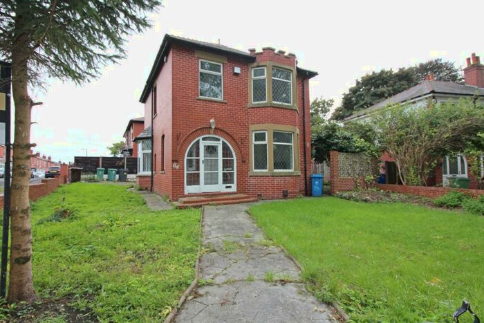 3 Bedroom Detached House To Rent In The Drive, Bury, BL9