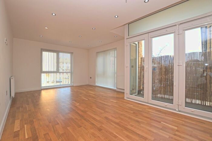 1 Bedroom Flat To Rent In Sumner Road, London, SE15