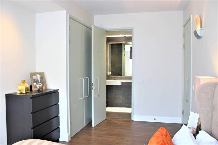 2 Bedroom Flat To Rent In City Road, Old Street, London, EC1V
