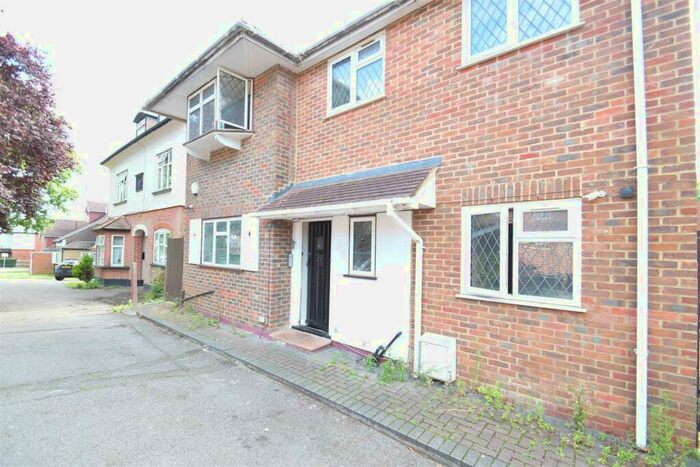 Studio To Rent In Green Lane, Northwood, HA6