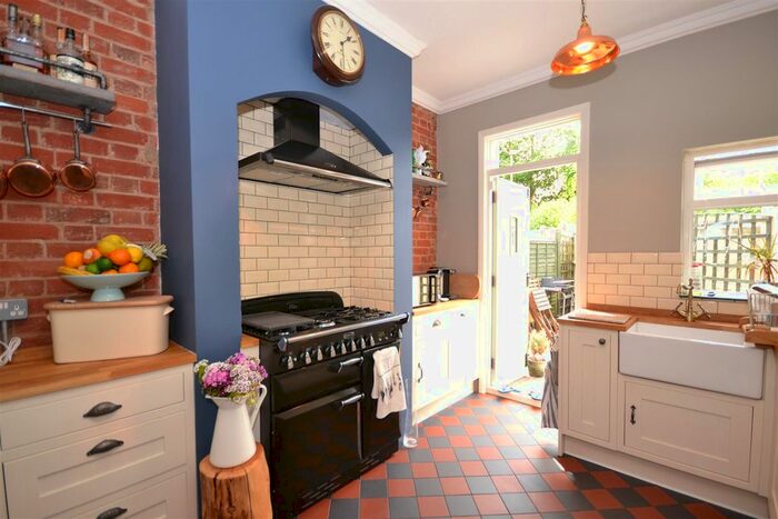 2 Bedroom End Of Terrace House To Rent In Trinity Road, East Finchley, London, N2