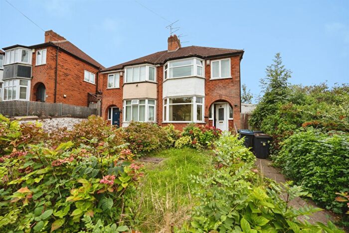 3 Bedroom Semi Detached House For Sale In Stanford Avenue, Birmingham, B42