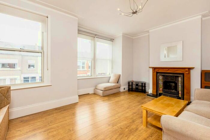 2 Bedroom Flat To Rent In Woodbury Street, London, SW17