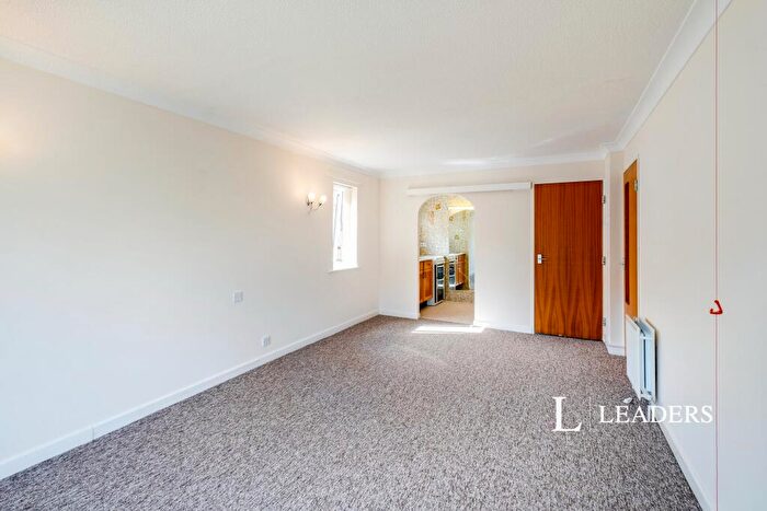 1 Bedroom Flat To Rent In Highcliffe, Christchurch, BH23