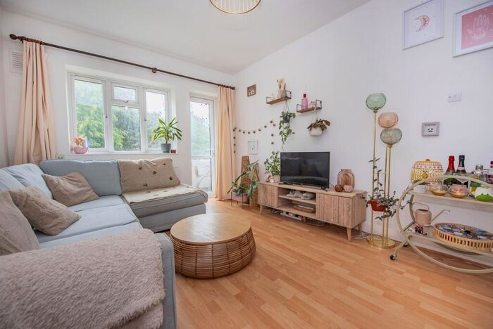 1 Bedroom Flat To Rent In Lochinvar Street London, SW12