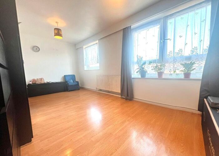 2 Bedroom Flat To Rent In The Clarksons, Barking, IG11